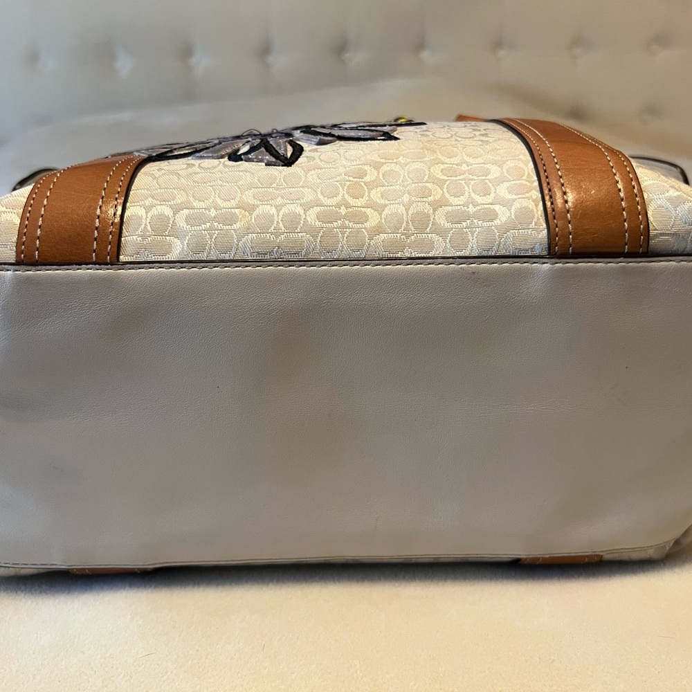 Coach Vintage Limited Edition Floral Bumblebee Signature Tote Bag/Wristlet Set - Picture 16 of 16